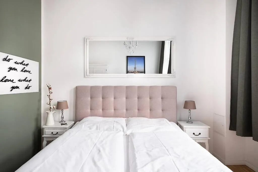 Sc 05 By Rockchair Apartments L Superhost Status L 2 Bedrooms Boxspringbeds Balcony Elevator - Cozy Family & Business Flair Welcomes You! Berlin Tyskland