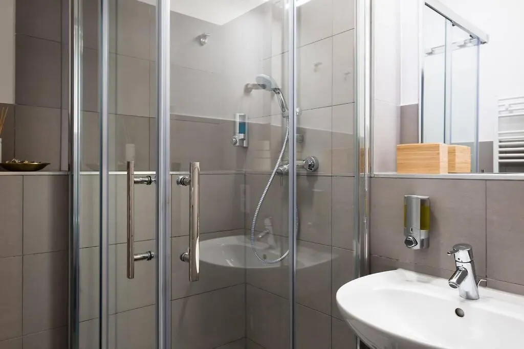 Sc 05 By Rockchair Apartments L Superhost Status L 2 Bedrooms Boxspringbeds Balcony Elevator - Cozy Family & Business Flair Welcomes You! Berlin